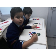 Alumnos de 5to A y B trabajando